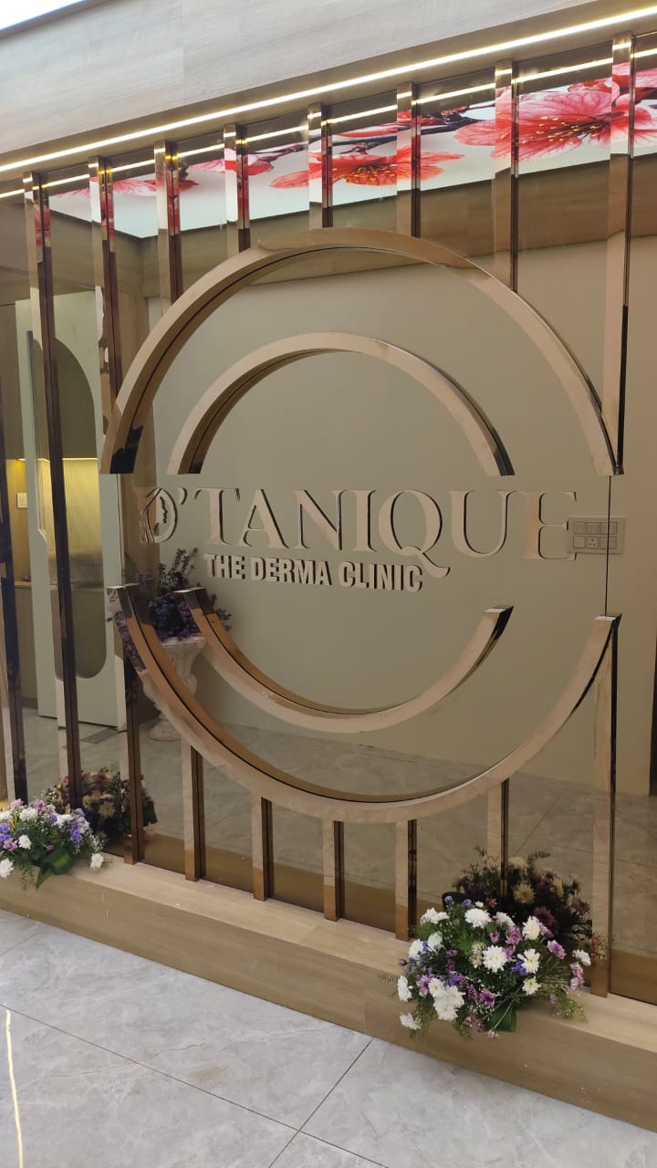 D'Tanique signature logo wall